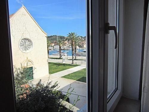 Apartments Ivomar Trogir Bagian luar foto