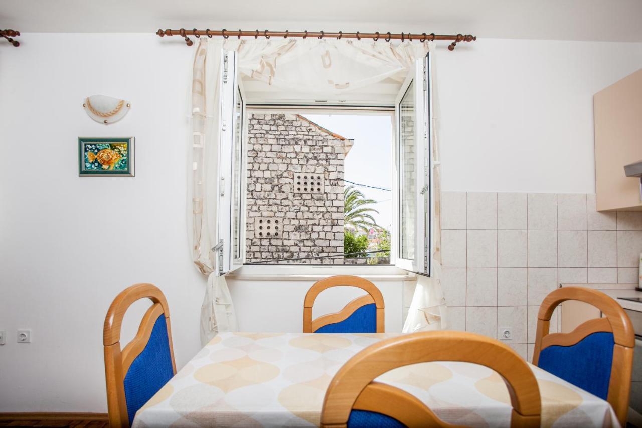 Apartments Ivomar Trogir Bagian luar foto